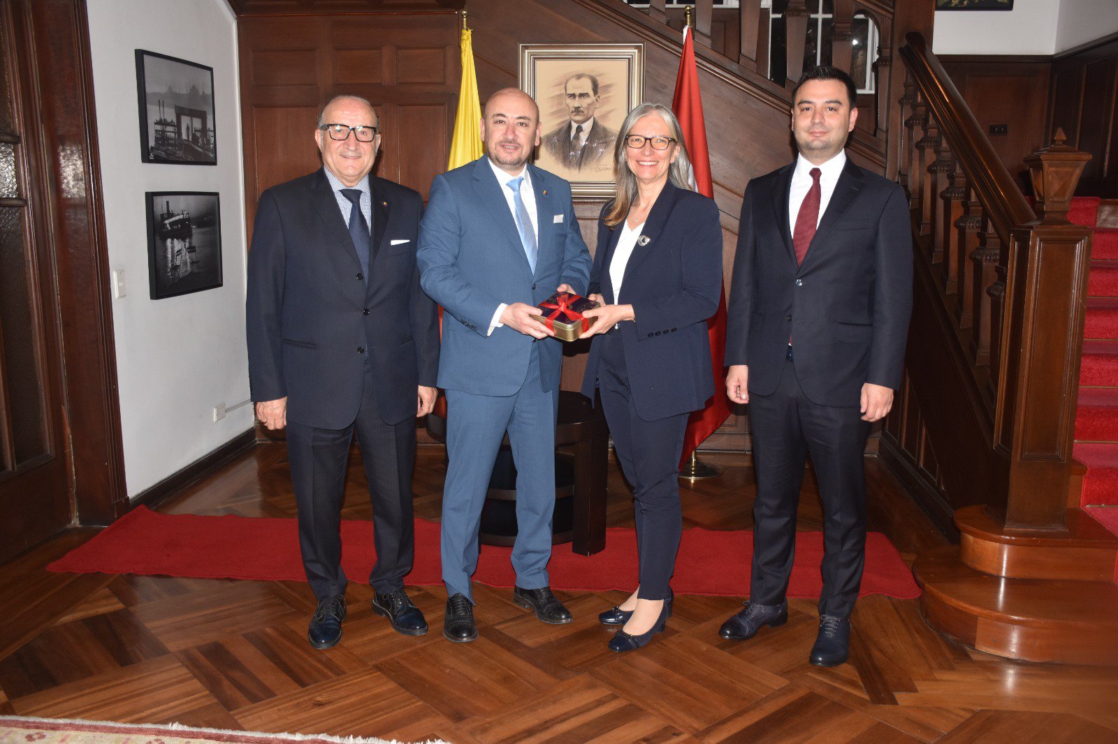 Ülken, Türkiye Cumhuriyeti Bogota Büyükelçisi Sayın Beste Pehlivan Sun’u makamında ziyaret etti