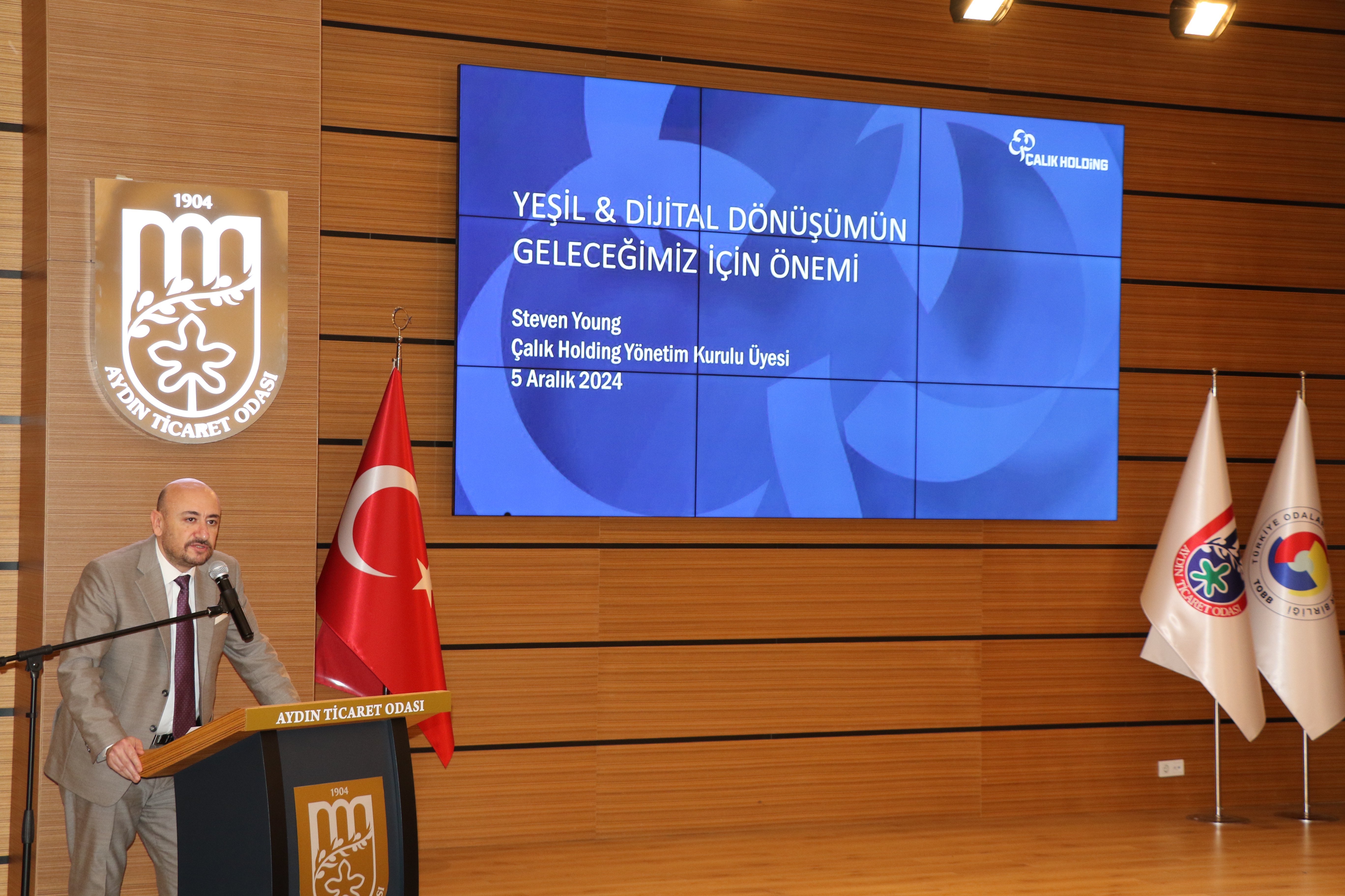 YEŞİL VE DİJİTAL DÖNÜŞÜMÜN GELECEĞİMİZ İÇİN ÖNEMİ KONFERANSI AYTO’DA GERÇEKLEŞTİRİLDİ