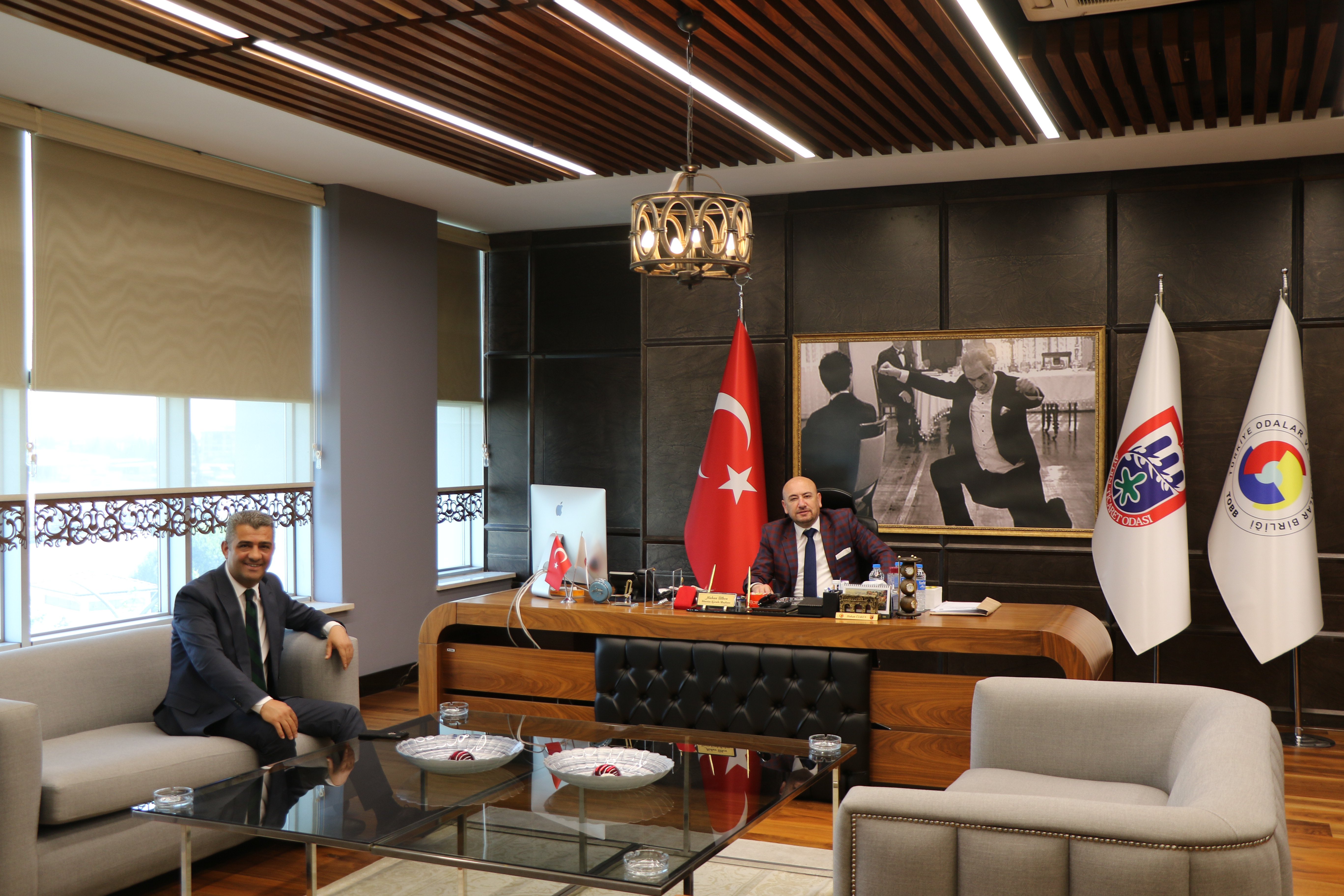 Aydın İl Milli Eğitim Müdürü Süleyman Ekici, TOBB Yönetim Kurulu Üyesi ve Odamız Başkanı Hakan Ülken’i makamında ziyaret etti.